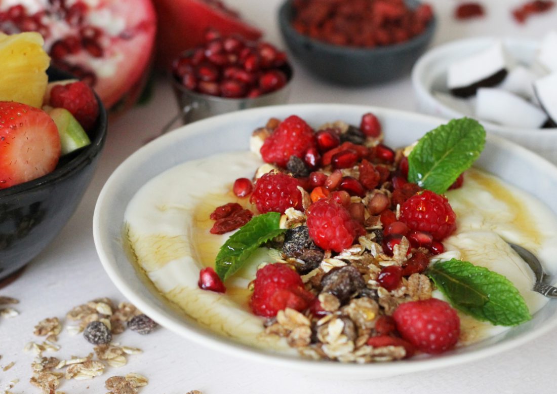 Fresh Fruit Salad & Yoghurt